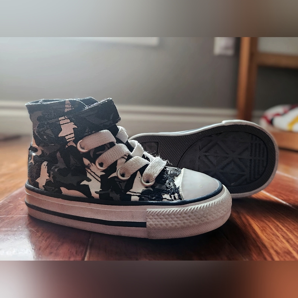 Converse high tops toddler size 4